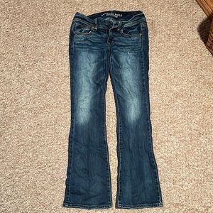 American Eagle women’s bell bottom jeans.  Great condition